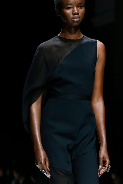Look 16